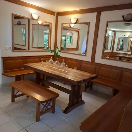 ベッド・アンド・ブレックファスト Zolka Vendeghaz バダチョニトマイ