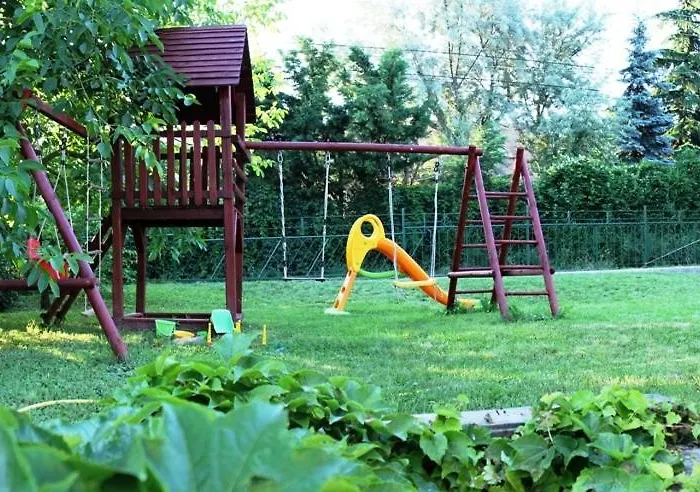 Zolka Vendeghaz לינה וארוחת בוקר 3*