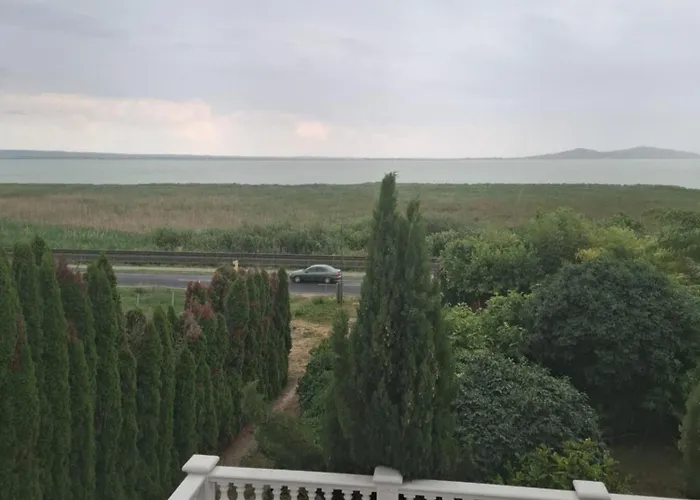 לינה וארוחת בוקר Zolka Vendeghaz 3*