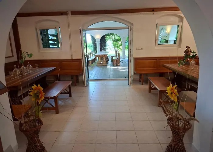 לינה וארוחת בוקר Zolka Vendeghaz 3*